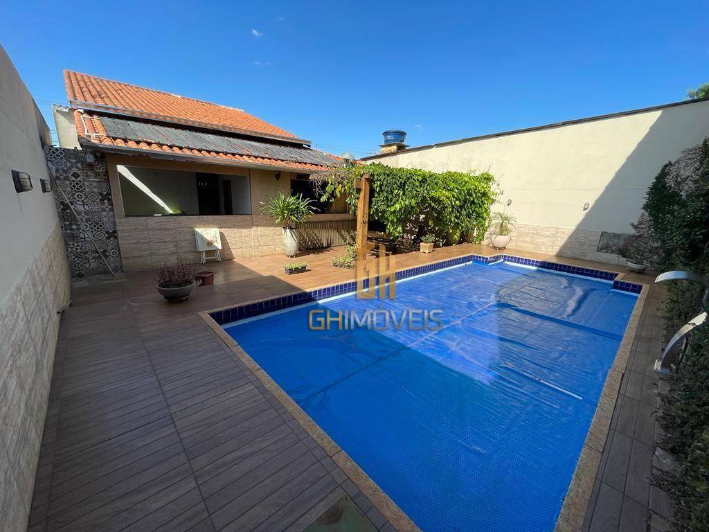 Casa à venda com 3 quartos, 240m² - Foto 2