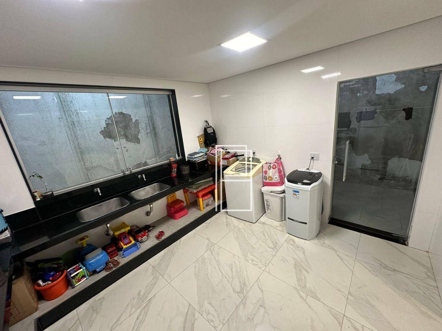 Casa à venda com 4 quartos, 250m² - Foto 28