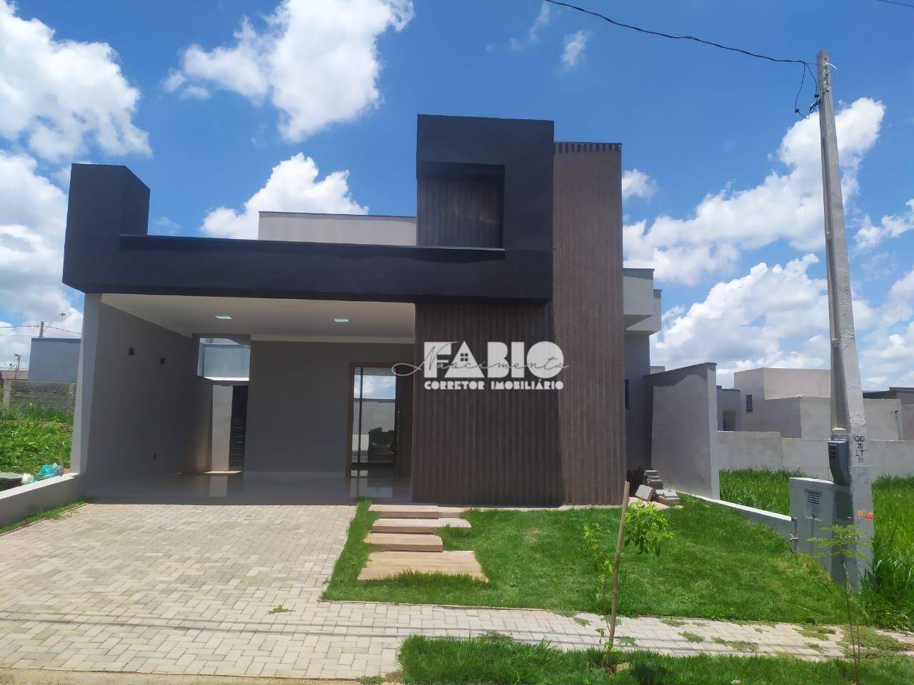 Casa à venda com 3 quartos, 120m² - Foto 1