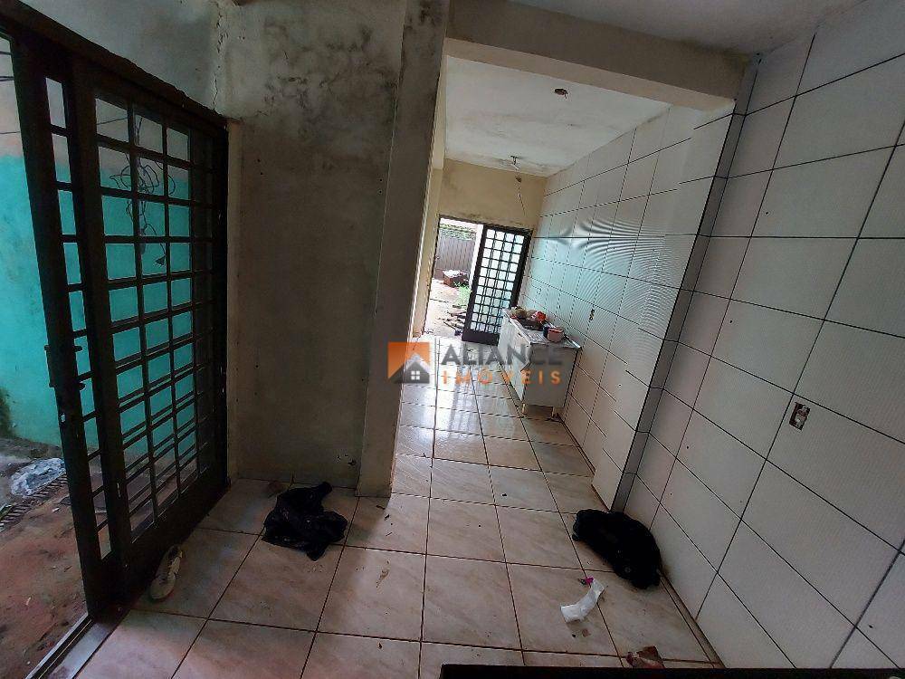 Casa à venda e aluguel com 6 quartos, 200M2 - Foto 7