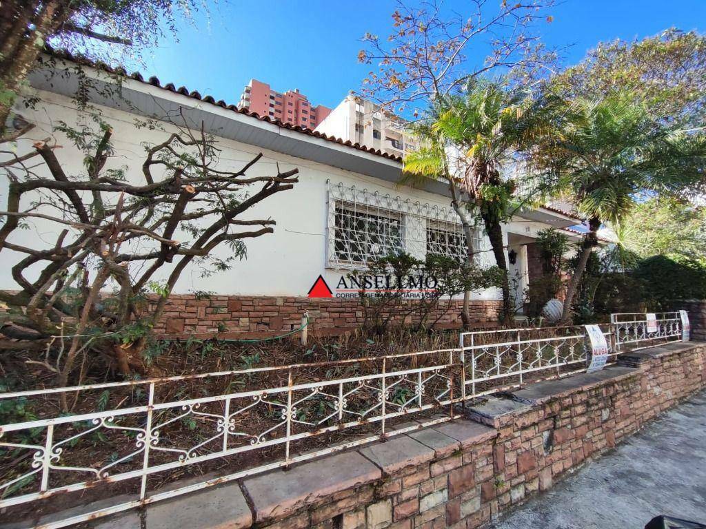Casa para alugar com 3 quartos, 350m² - Foto 1