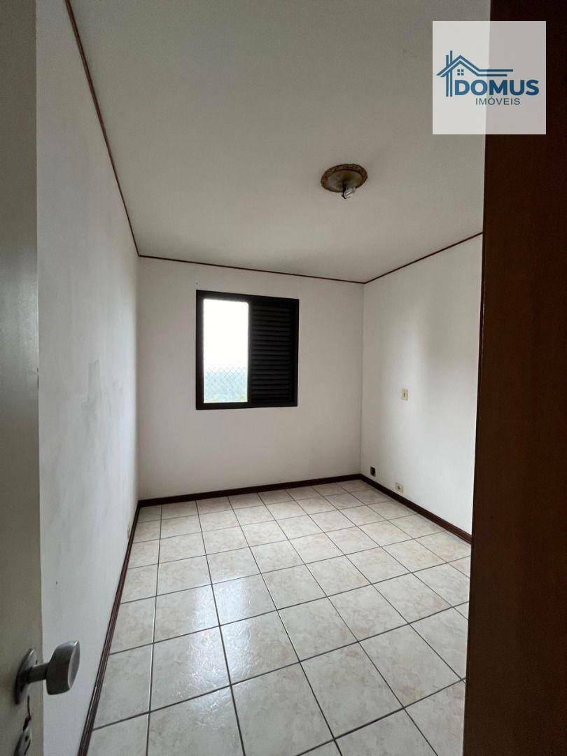 Apartamento para alugar com 3 quartos, 115m² - Foto 6