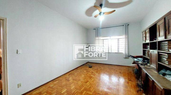 Casa para alugar com 4 quartos, 269m² - Foto 3