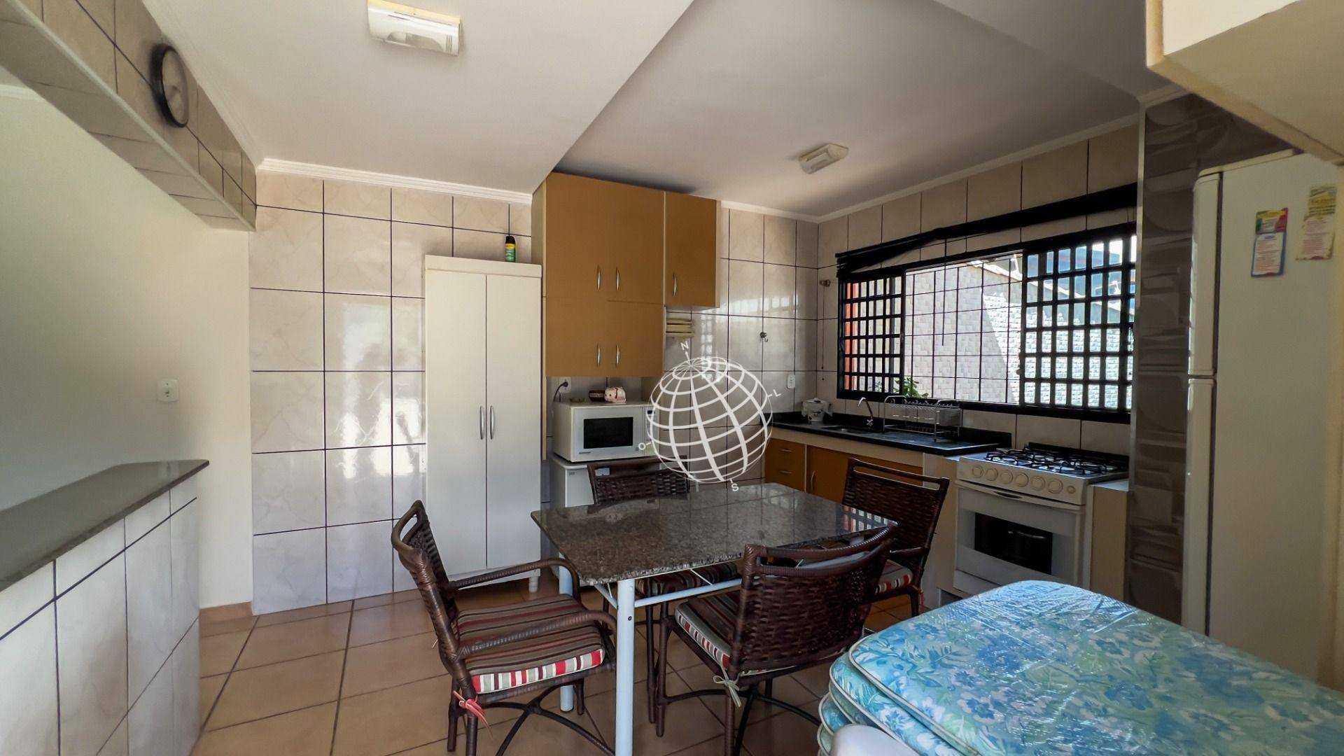 Casa à venda com 3 quartos, 246m² - Foto 13