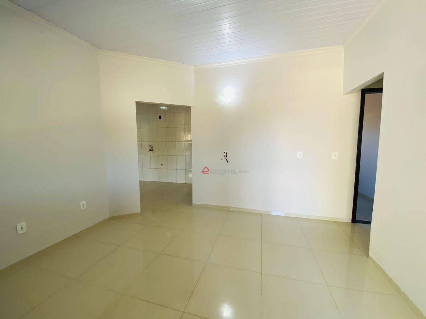 Casa à venda com 3 quartos, 340m² - Foto 2