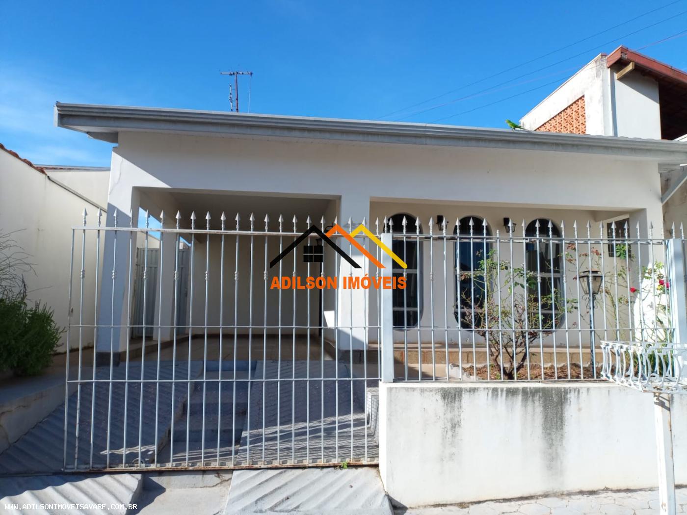 Casa à venda com 2 quartos, 300m² - Foto 1