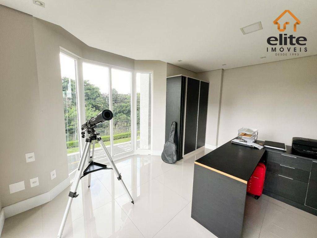 Casa de Condomínio à venda com 4 quartos, 550m² - Foto 2