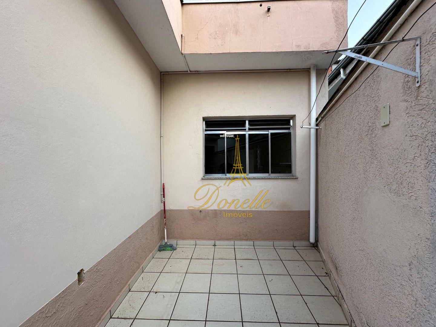 Casa à venda com 3 quartos, 182m² - Foto 3