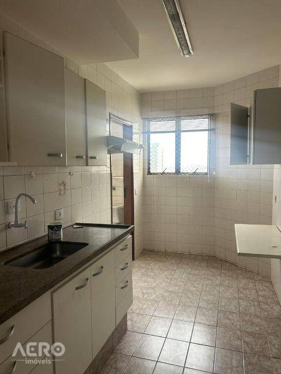 Apartamento à venda com 2 quartos, 70m² - Foto 1
