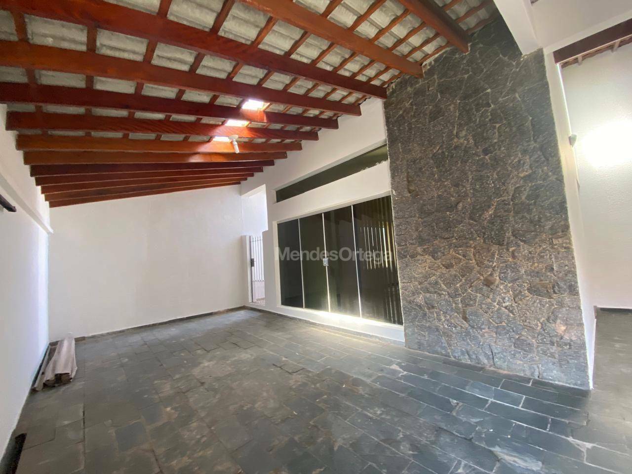 Casa para alugar com 3 quartos, 255m² - Foto 2