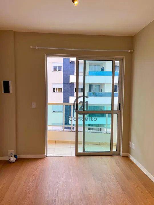 Apartamento à venda com 3 quartos, 72m² - Foto 3