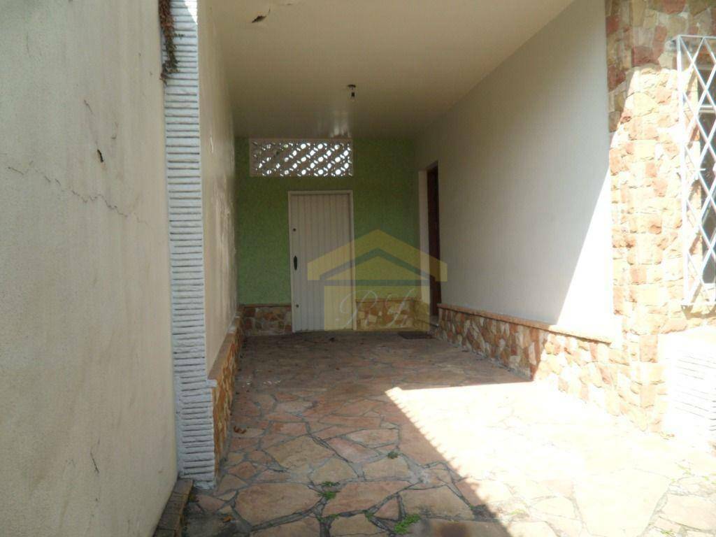 Casa para alugar com 3 quartos, 170m² - Foto 17