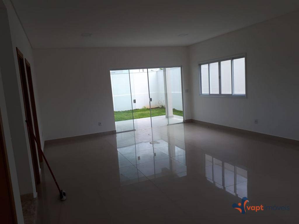 Sobrado à venda com 3 quartos, 240m² - Foto 4