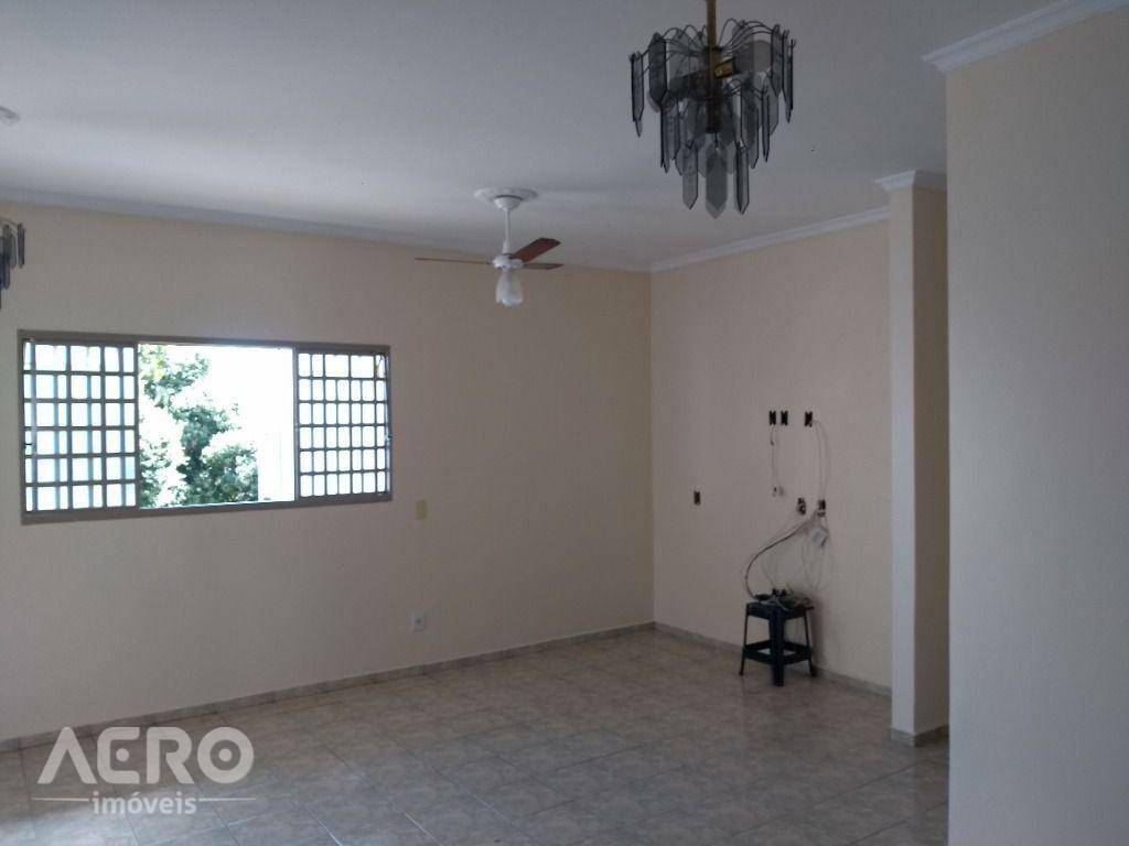 Casa à venda com 3 quartos, 218m² - Foto 13