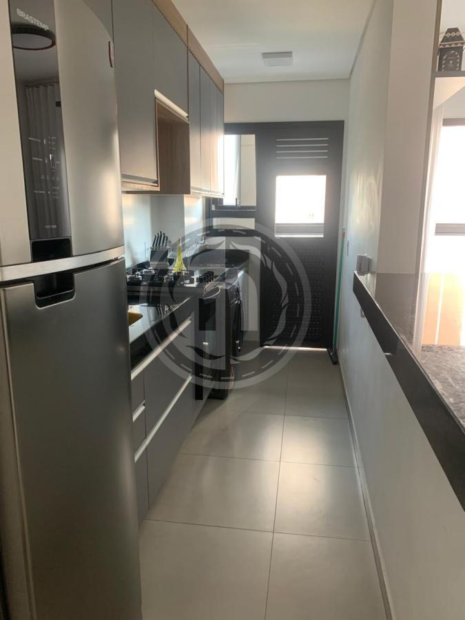 Apartamento à venda com 2 quartos, 62m² - Foto 2