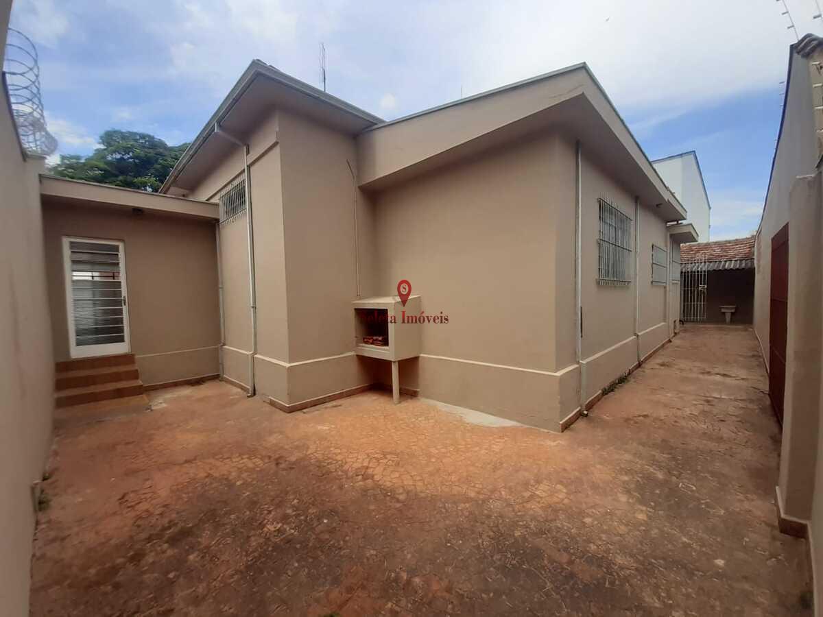 Casa para alugar com 6 quartos, 380m² - Foto 1