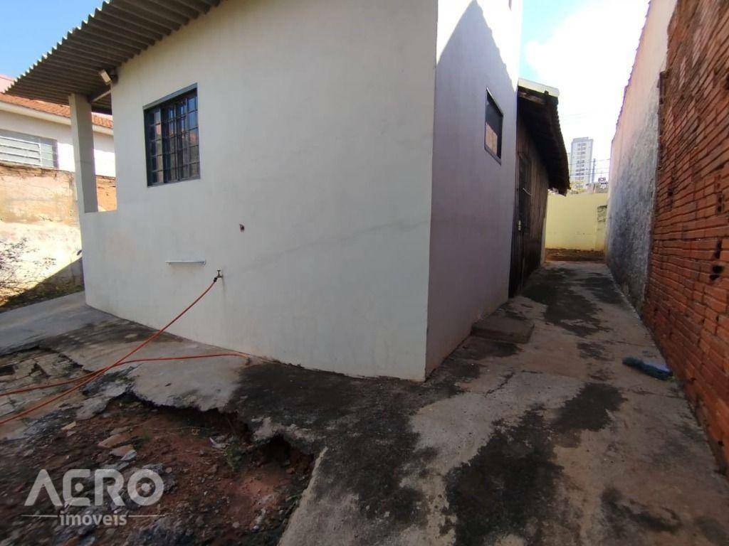 Casa para alugar com 2 quartos, 110m² - Foto 14