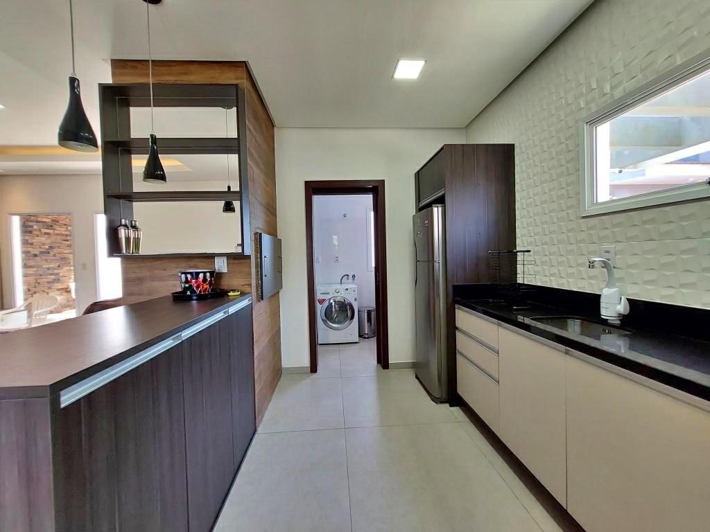 Casa à venda com 2 quartos, 133m² - Foto 11