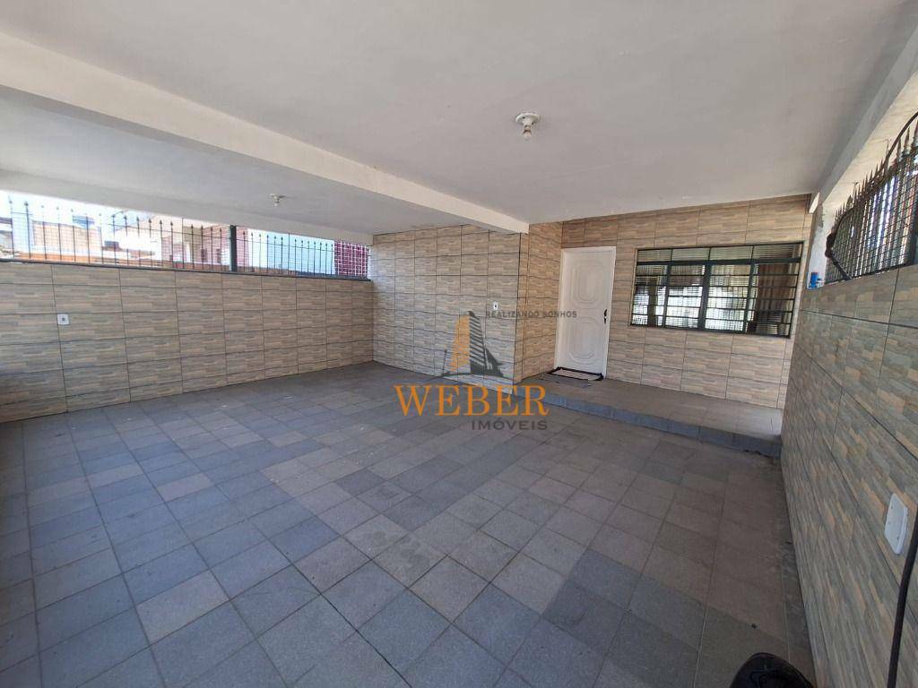 Casa à venda com 6 quartos, 330m² - Foto 1