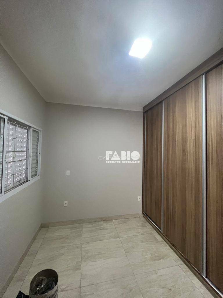 Casa à venda com 2 quartos, 85m² - Foto 11