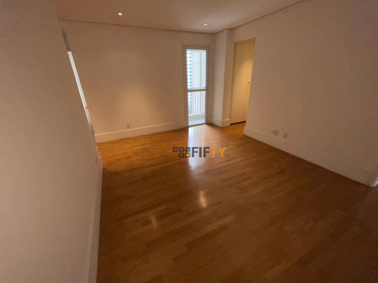 Apartamento para alugar com 3 quartos, 245m² - Foto 7