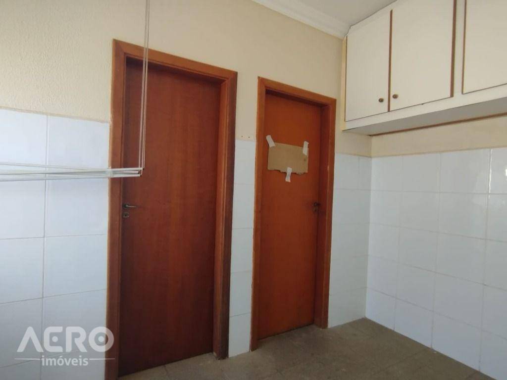 Casa para alugar com 3 quartos, 184m² - Foto 2