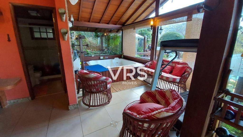 Casa à venda com 5 quartos, 271m² - Foto 35