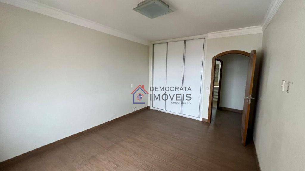 Apartamento à venda com 4 quartos, 230m² - Foto 16