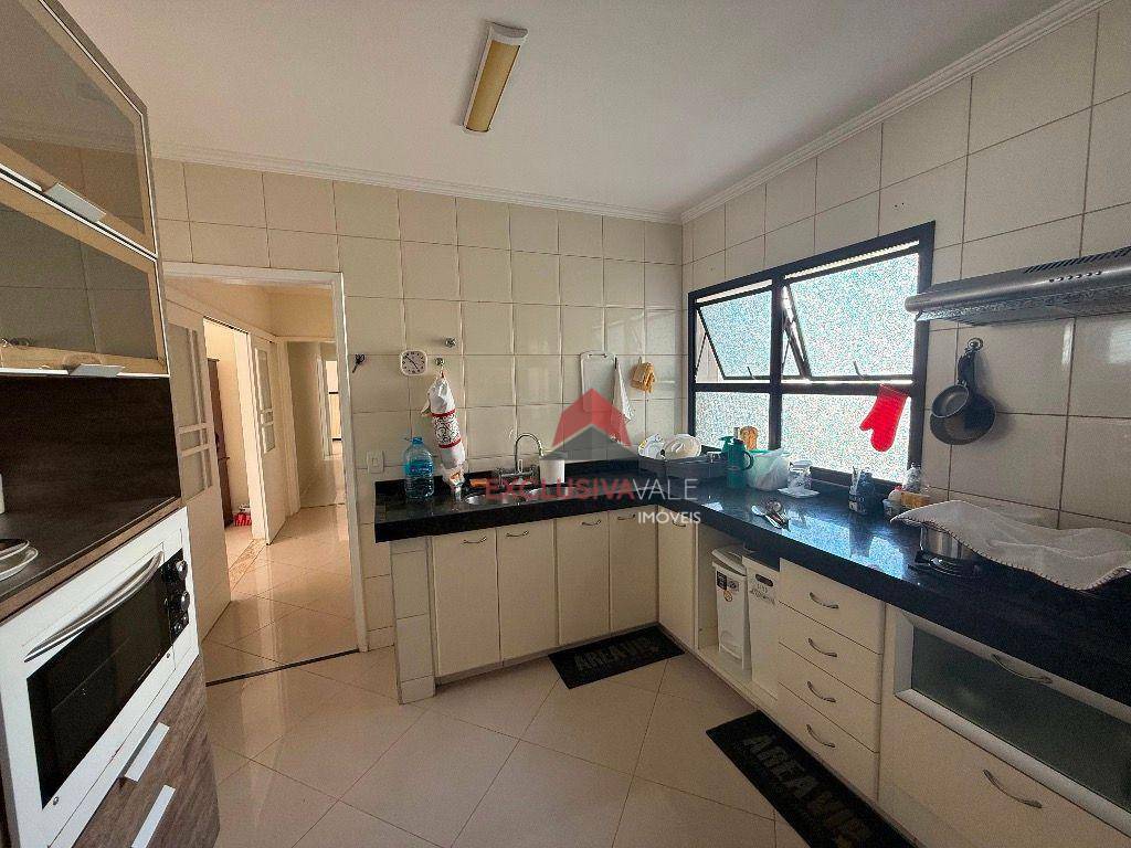 Apartamento à venda com 3 quartos, 194m² - Foto 10