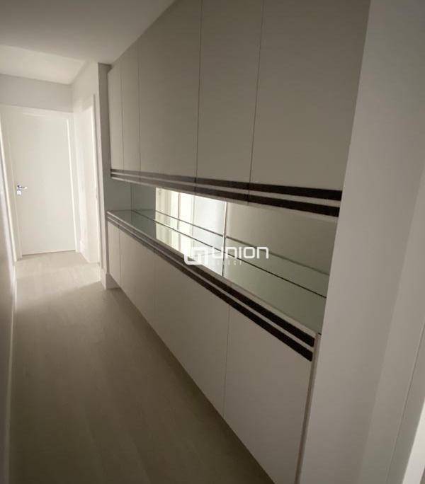 Apartamento à venda com 4 quartos, 237m² - Foto 17