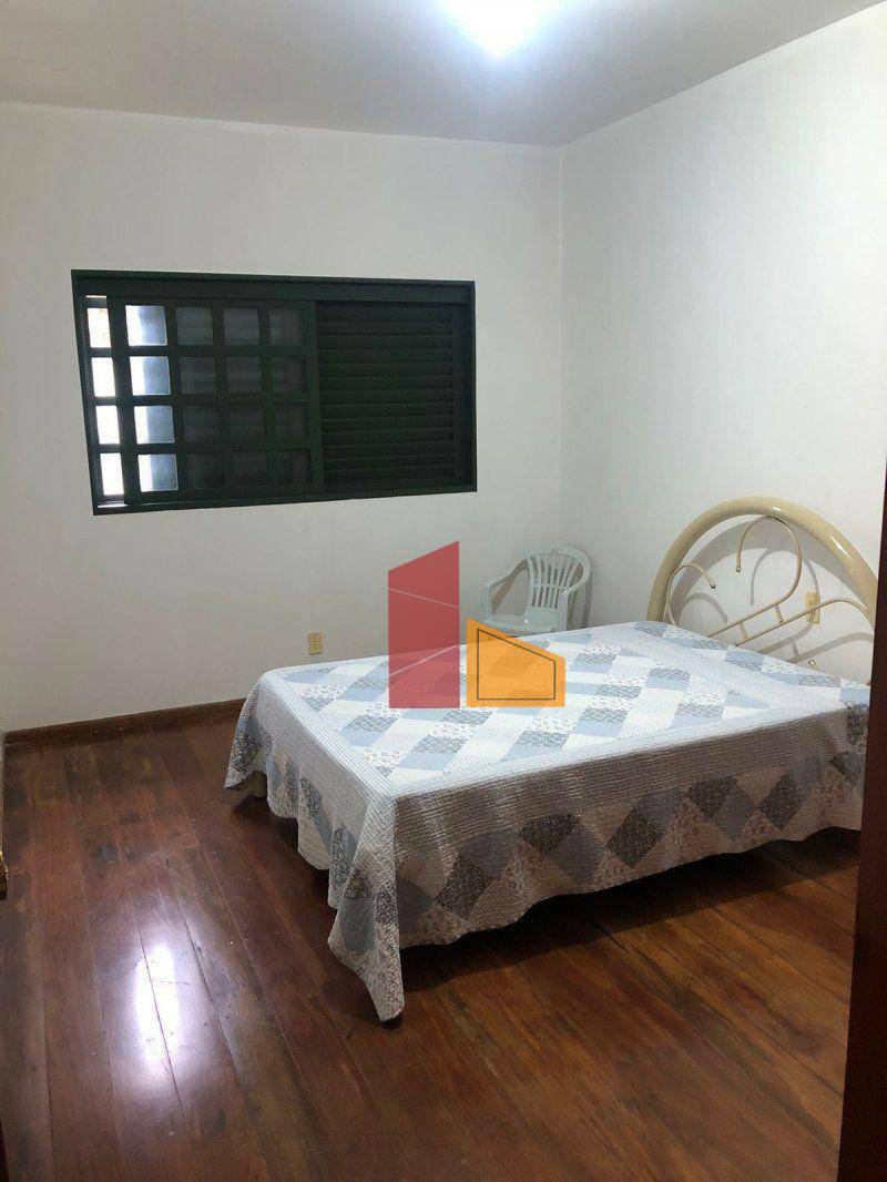 Casa à venda com 5 quartos, 3m² - Foto 20