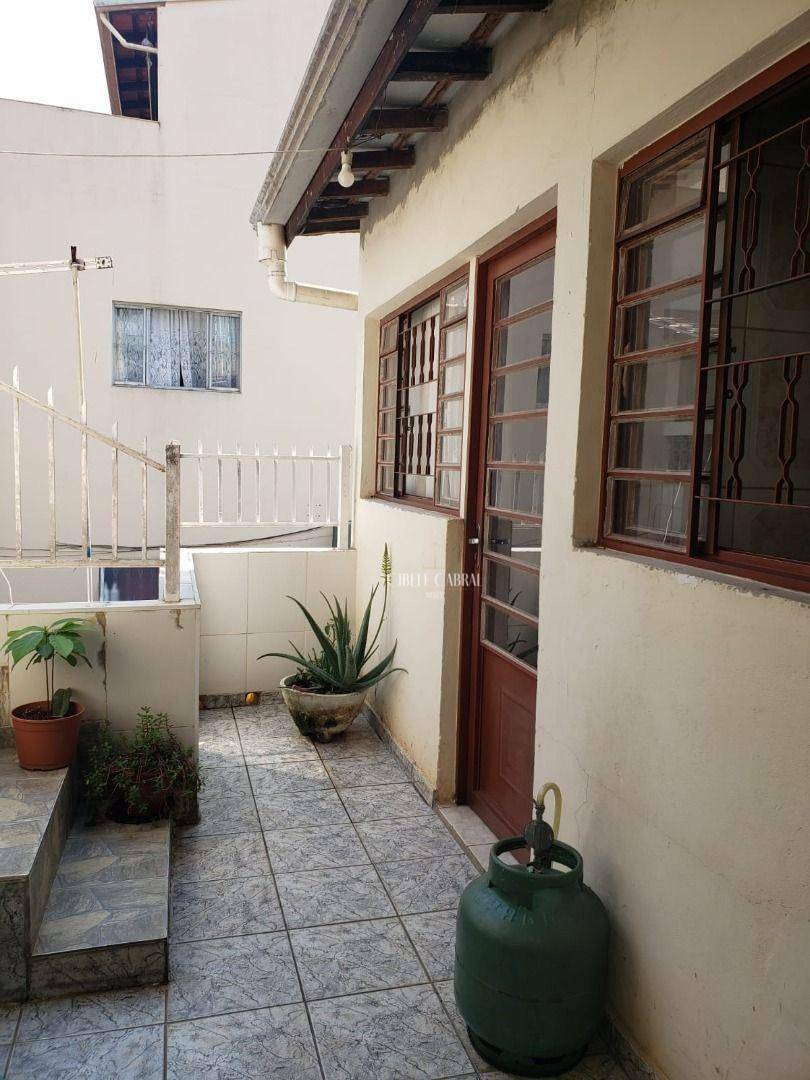 Casa à venda com 2 quartos, 320m² - Foto 11