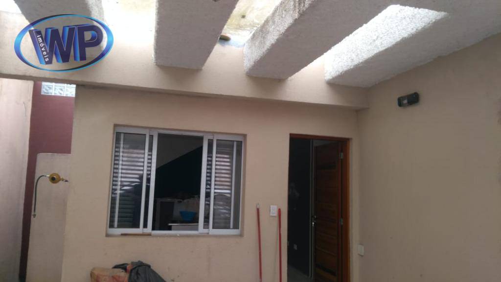 Sobrado à venda com 3 quartos, 200m² - Foto 1