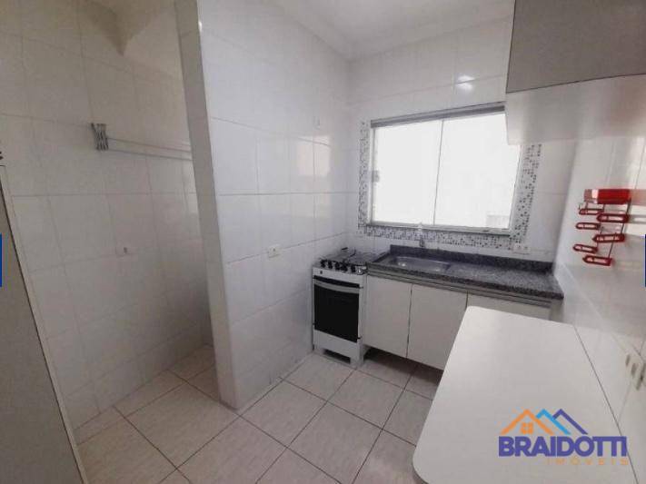 Apartamento à venda com 2 quartos, 60m² - Foto 2