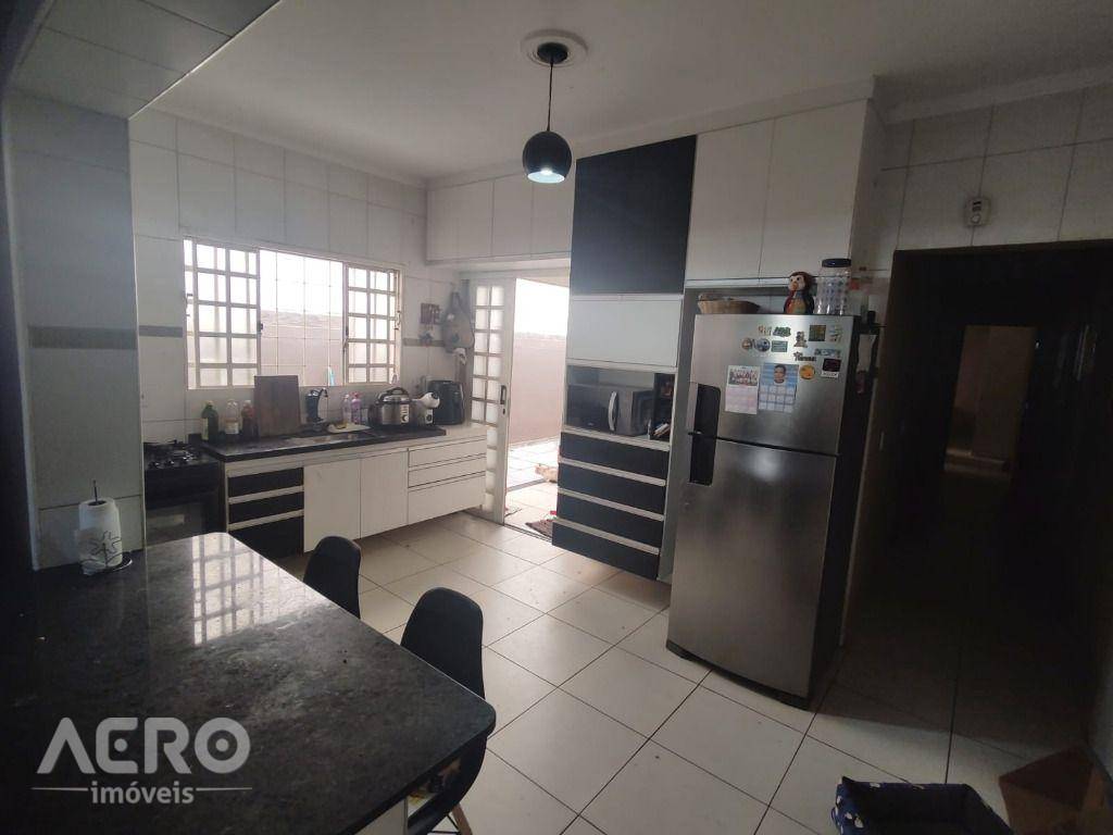 Casa à venda com 2 quartos, 135m² - Foto 12