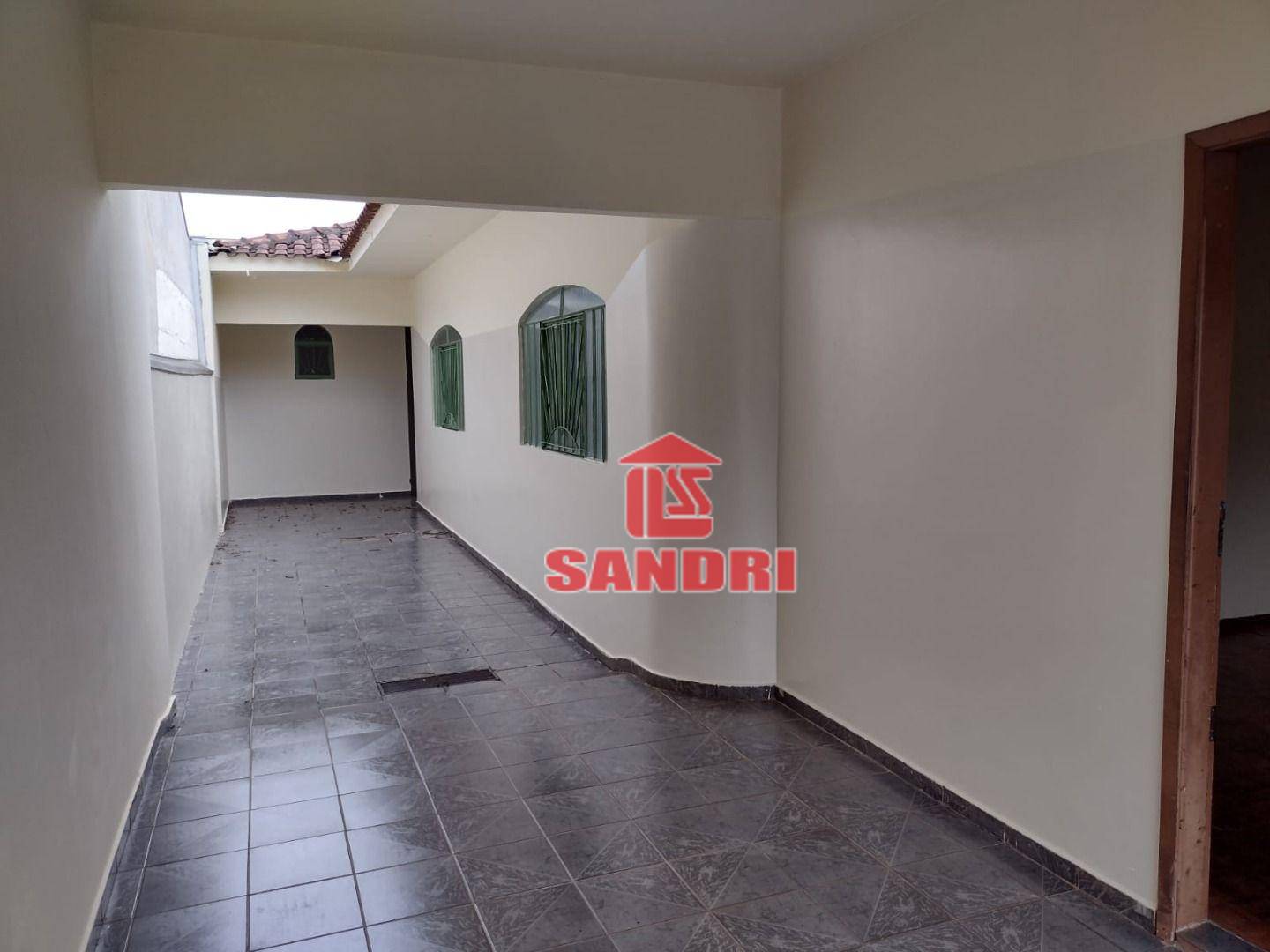 Casa para alugar com 3 quartos, 200m² - Foto 3