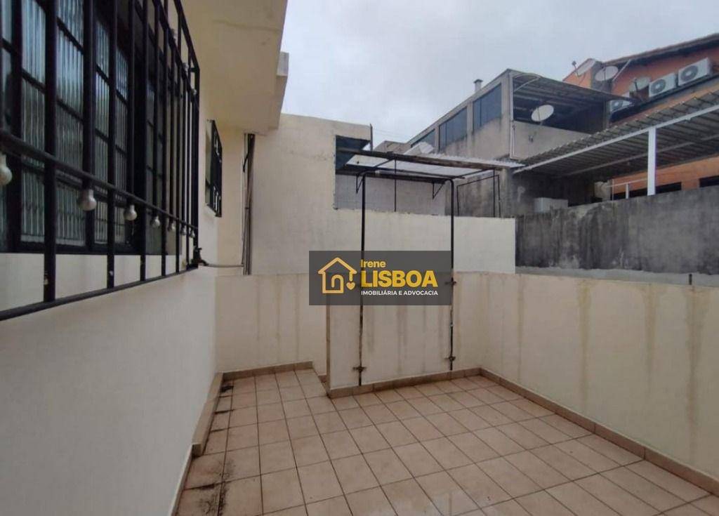 Casa à venda com 6 quartos, 250m² - Foto 1