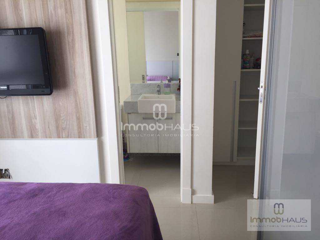 Apartamento à venda com 3 quartos, 130m² - Foto 4