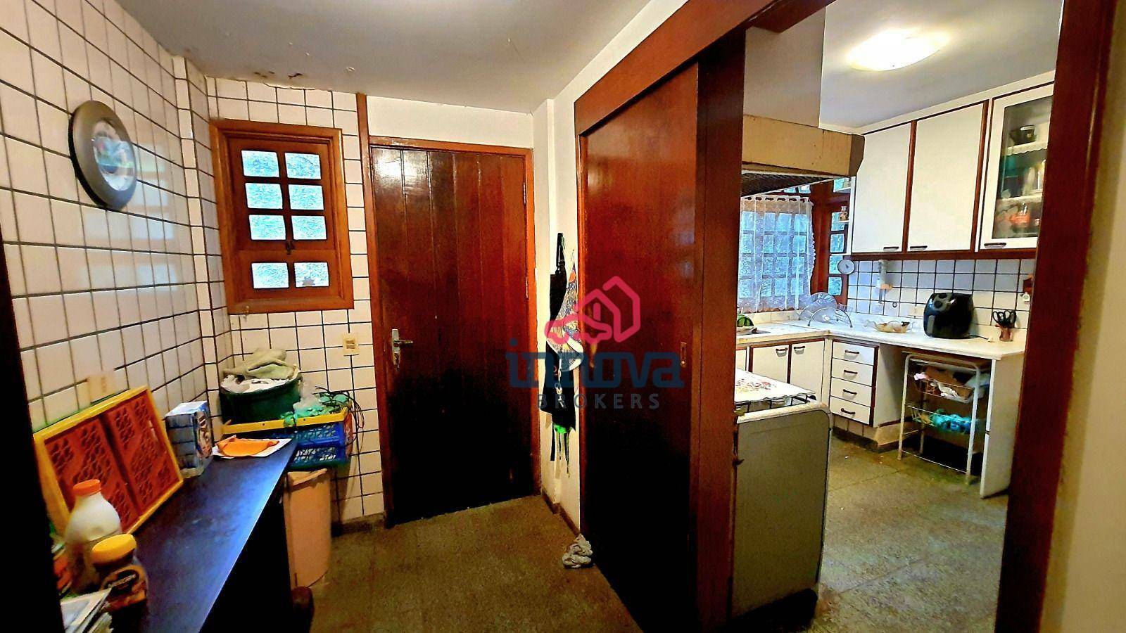 Casa à venda com 5 quartos, 204m² - Foto 15