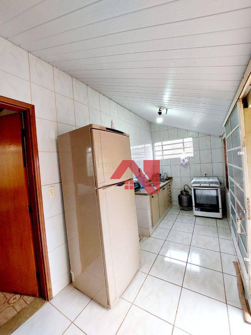 Casa à venda com 3 quartos, 247m² - Foto 8