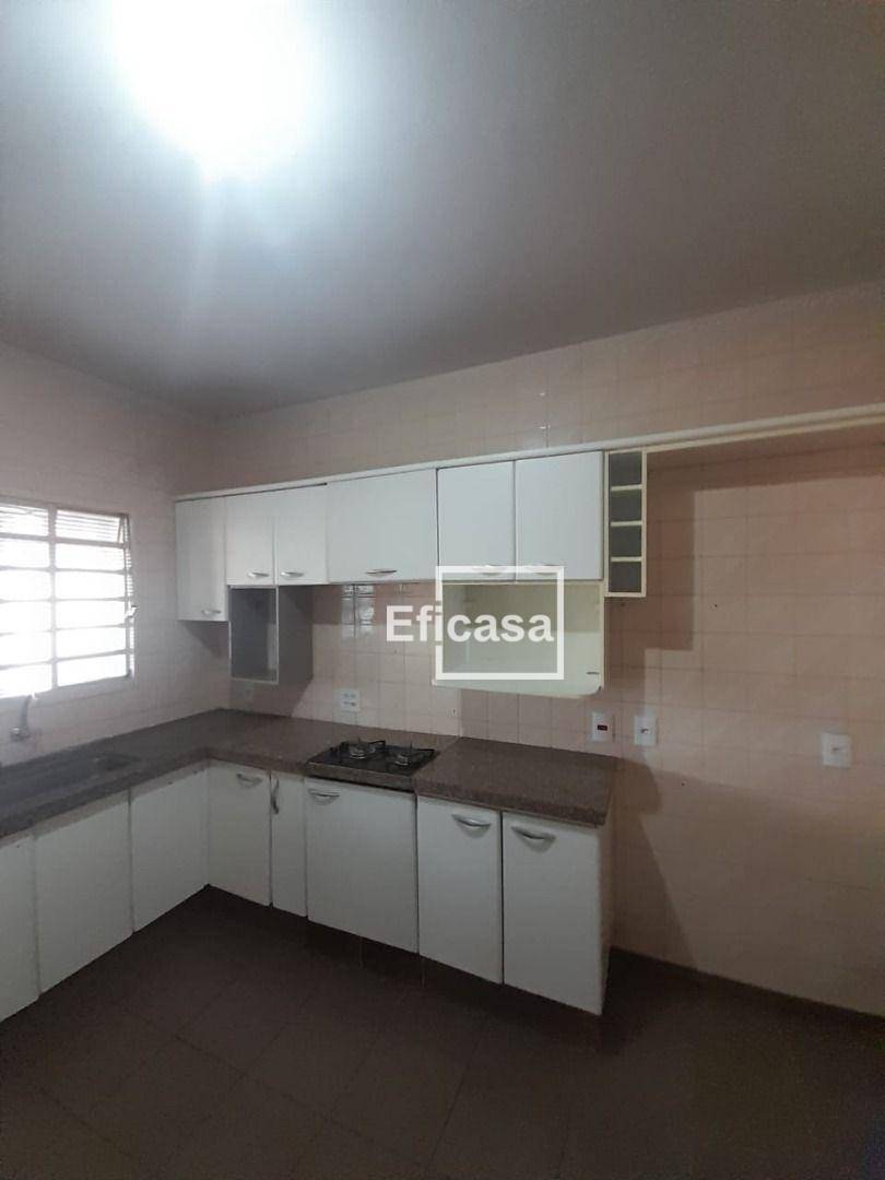 Casa à venda com 2 quartos, 230m² - Foto 9