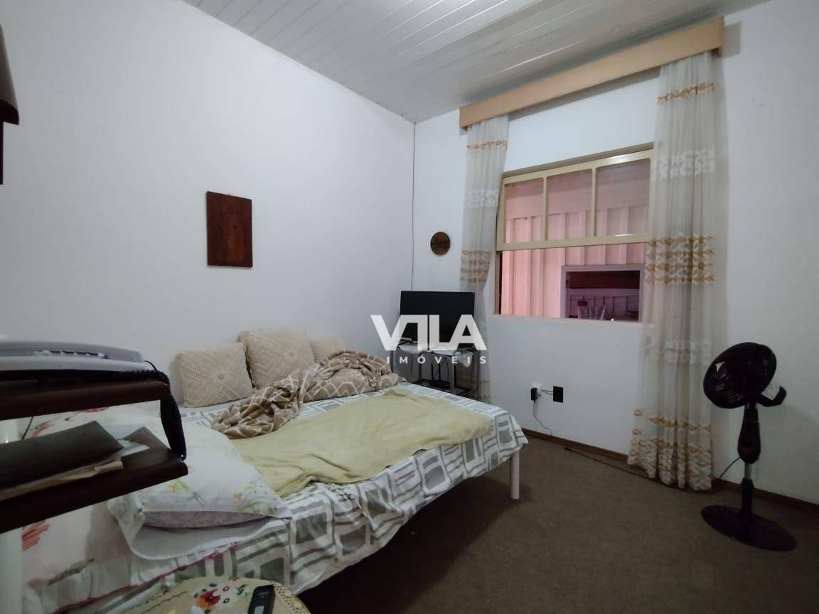 Casa à venda com 6 quartos, 245m² - Foto 25