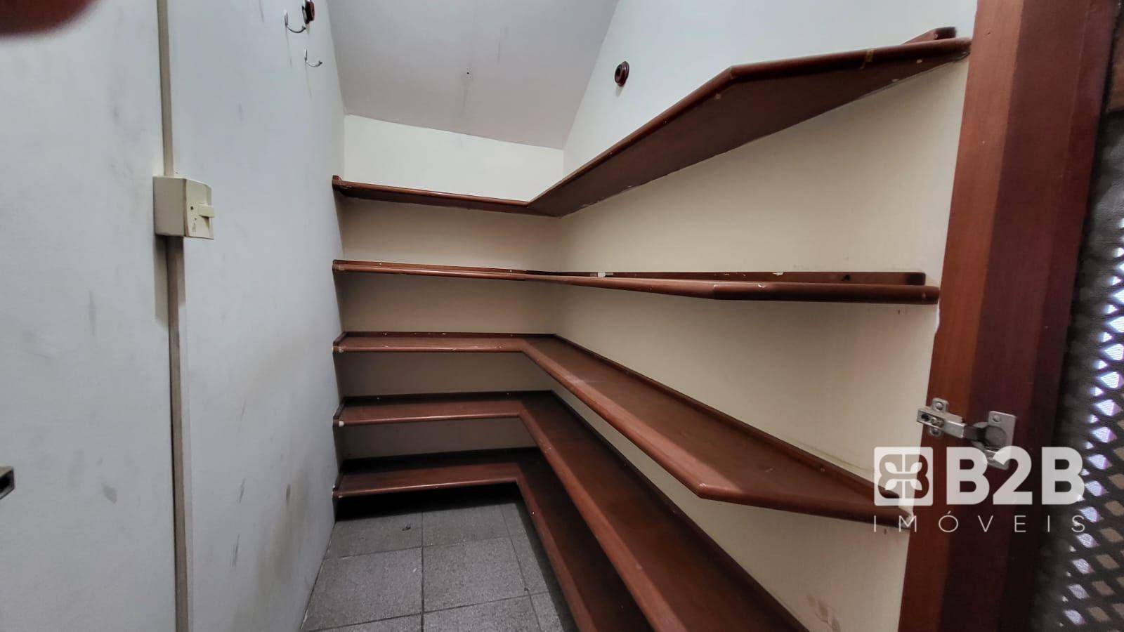 Casa para alugar com 6 quartos, 416m² - Foto 11