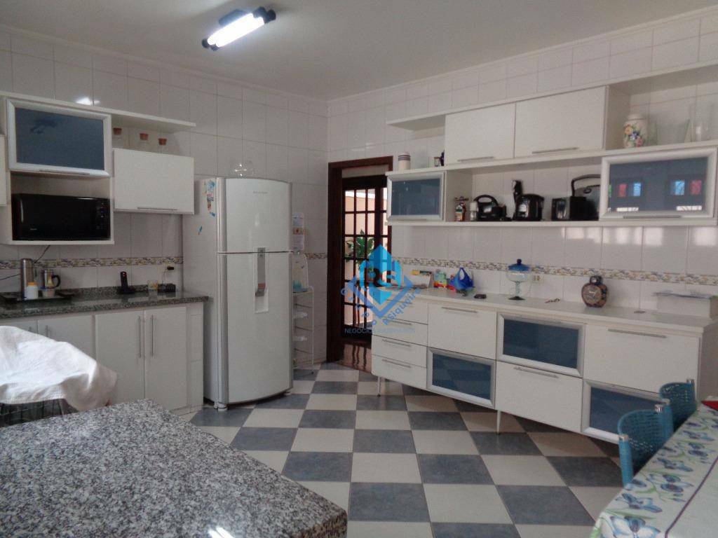 Casa à venda com 3 quartos, 227m² - Foto 7