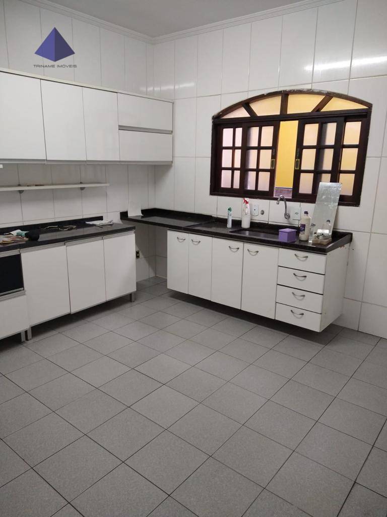 Sobrado à venda com 2 quartos, 211m² - Foto 1