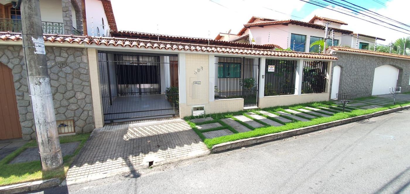 Casa à venda com 3 quartos, 360m² - Foto 1