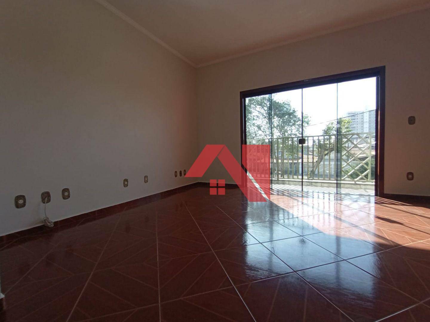 Sobrado à venda com 3 quartos, 350m² - Foto 1