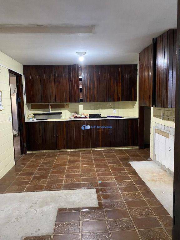 Casa para alugar com 4 quartos, 379m² - Foto 7