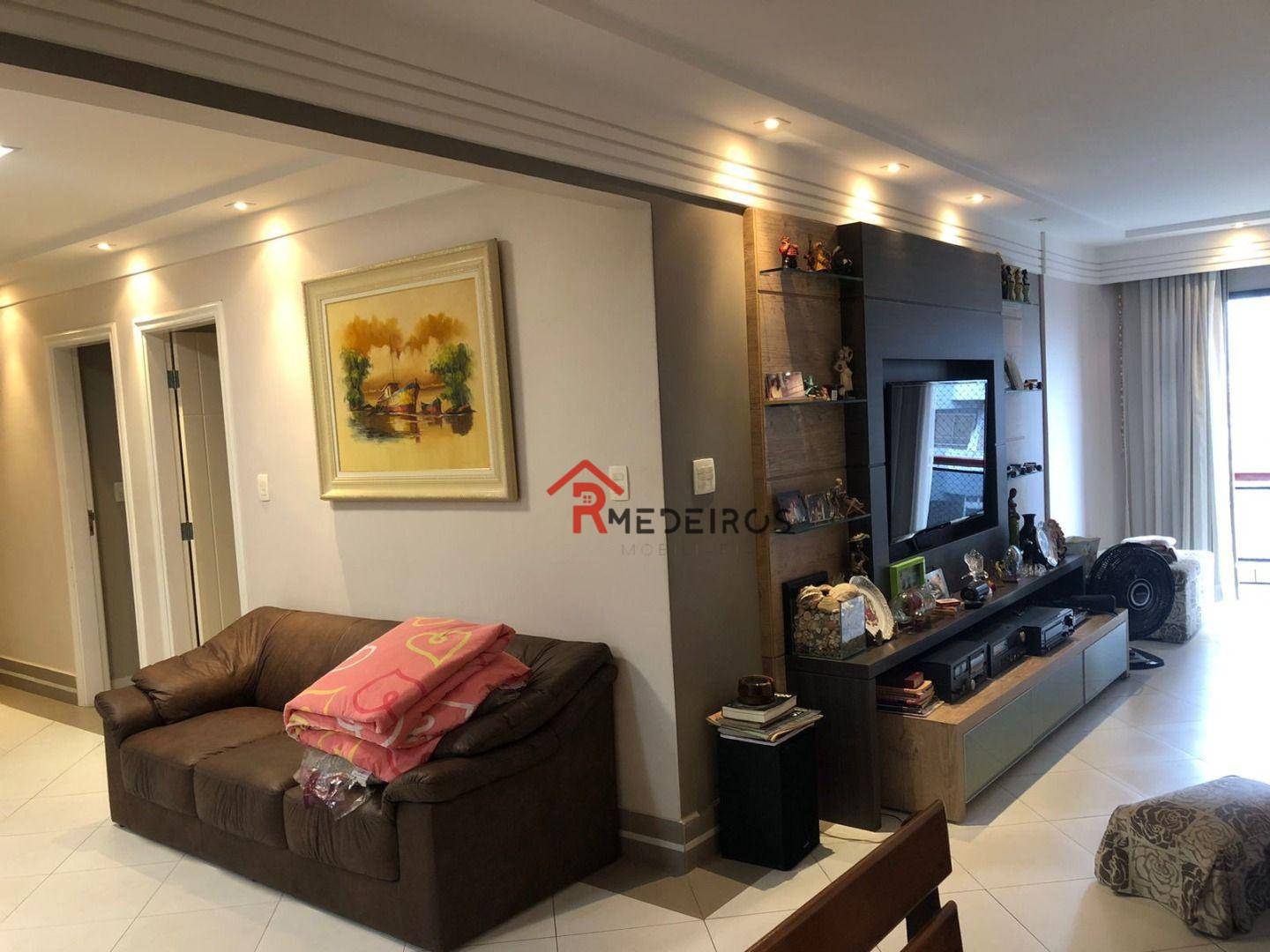 Apartamento à venda com 3 quartos, 160m² - Foto 4