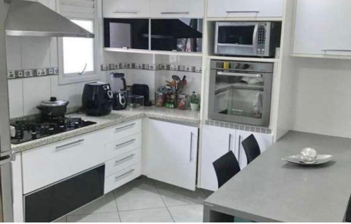 Apartamento à venda com 4 quartos, 180m² - Foto 1